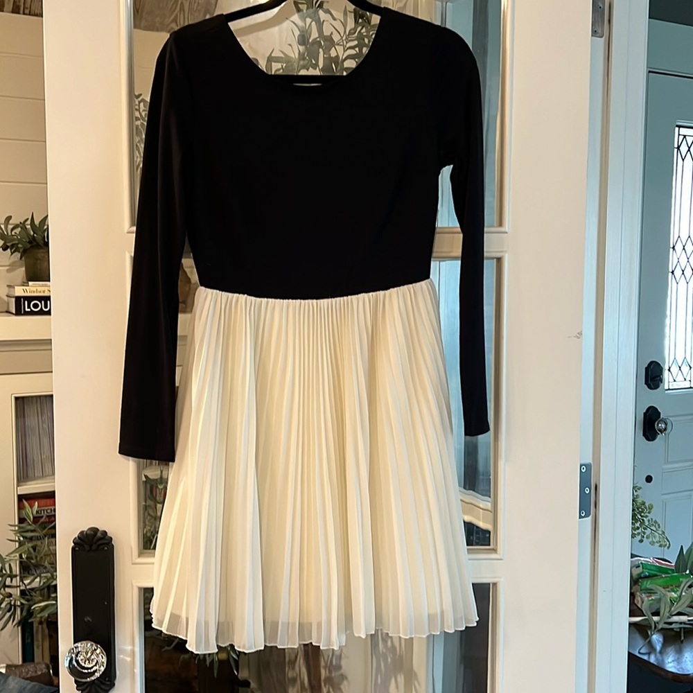 Women’s Black Cream Long Sleeve Short Mini Pleated Open Back Dress wedding guest